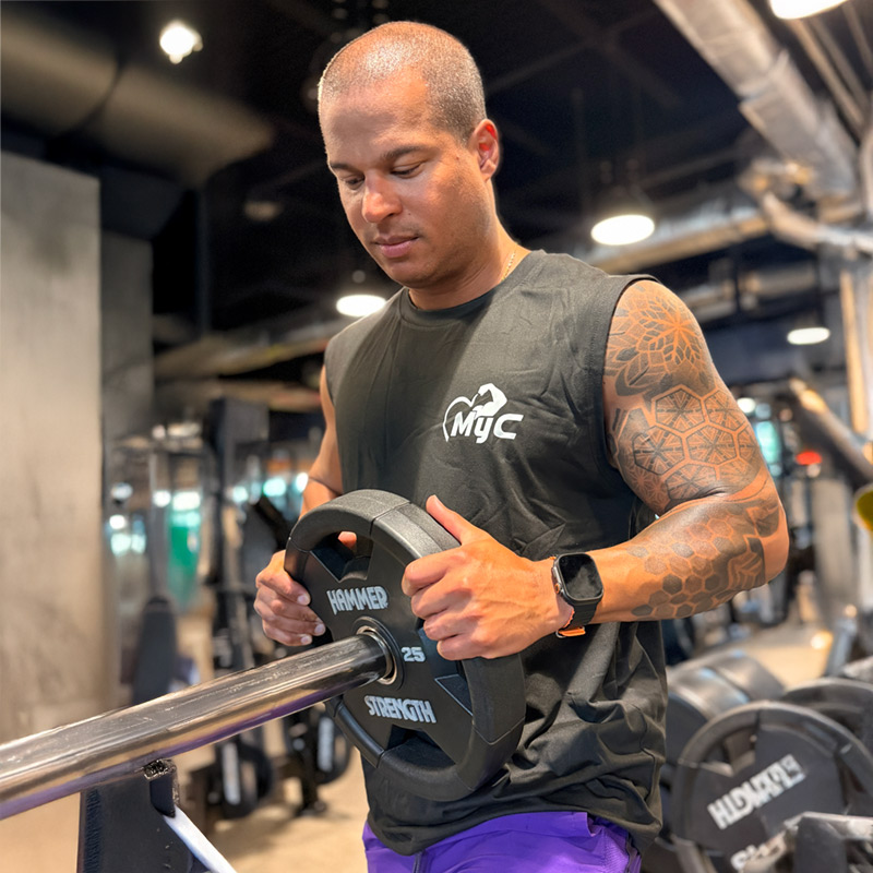 MYC_Elite_Cut_Sleeveless_Tee_Lifestyle_Black_01_800x800